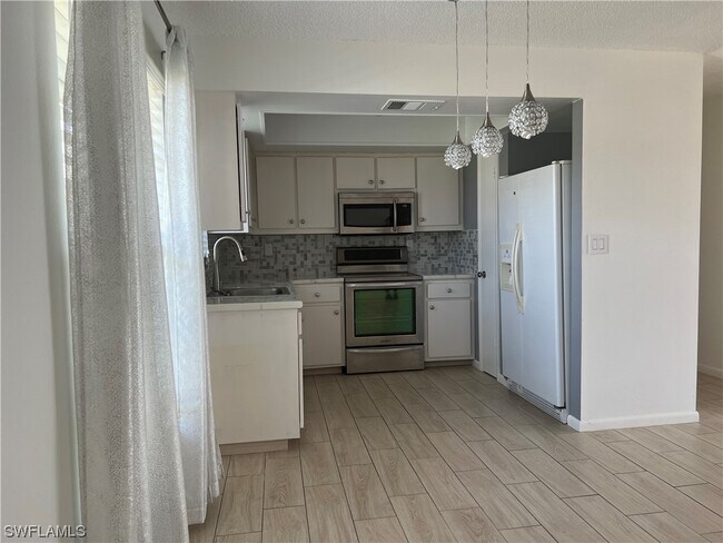 Foto del edificio - 621 SE 47th St