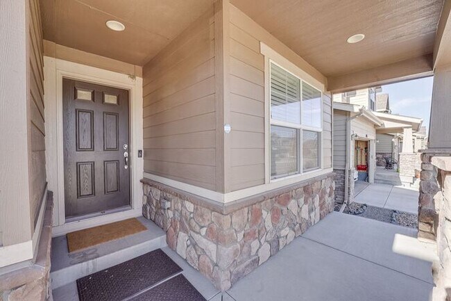 Building Photo - Spacious 4 bed, 2.5 Bath House in Windsor