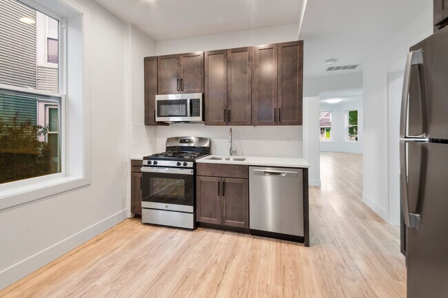 Foto del edificio - 1921 W Summerdale Ave