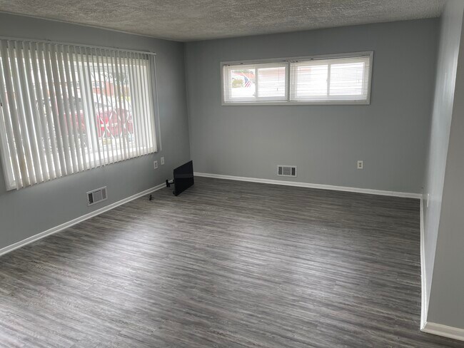 Living room - 8730 Stockwell Rd