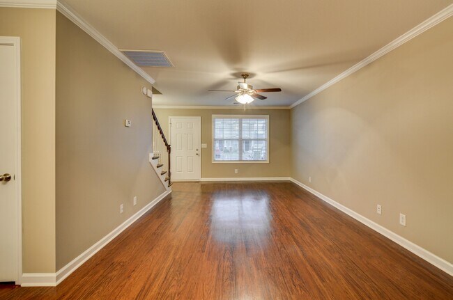 Foto del edificio - 320 Sam Houston Cir