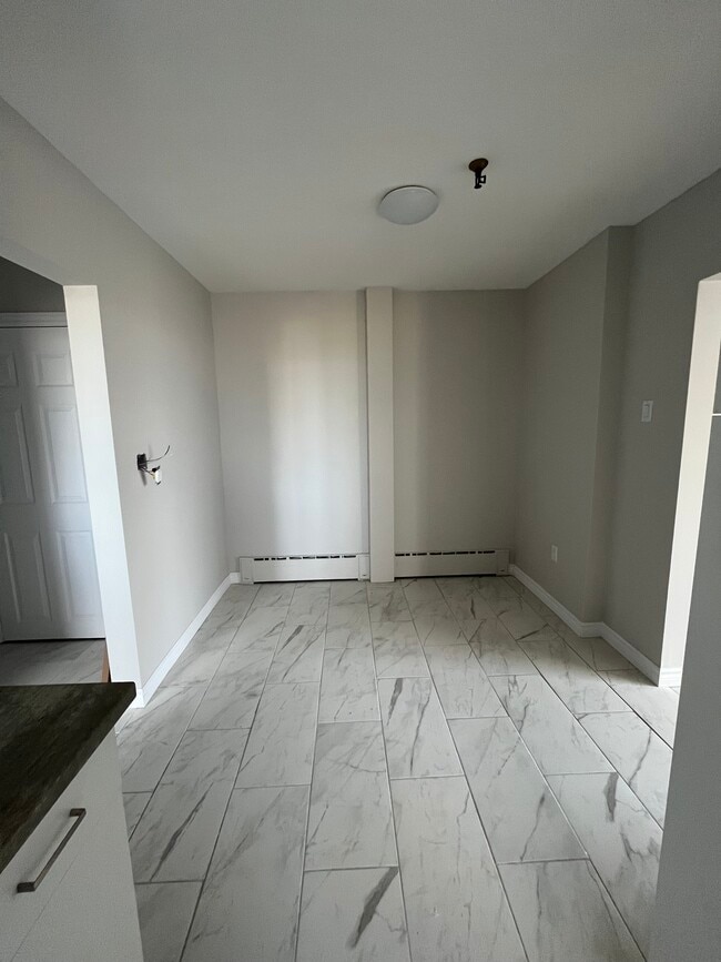 Building Photo - 49 Melrose Ave