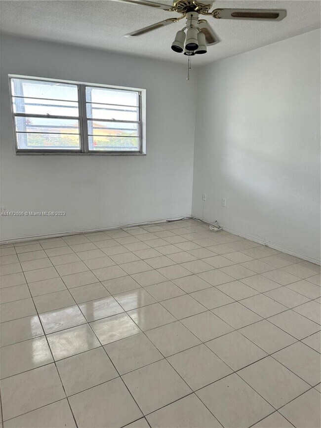 Foto del edificio - 2950 NE 201st Terrace