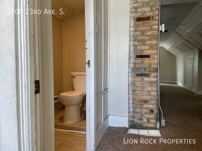 Building Photo - Exceptional Four Bedroom Luxury