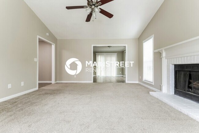 Building Photo - 3 Bedroom Pet-Friendly Home in Stone Mountain, GA with Main Street Renewal