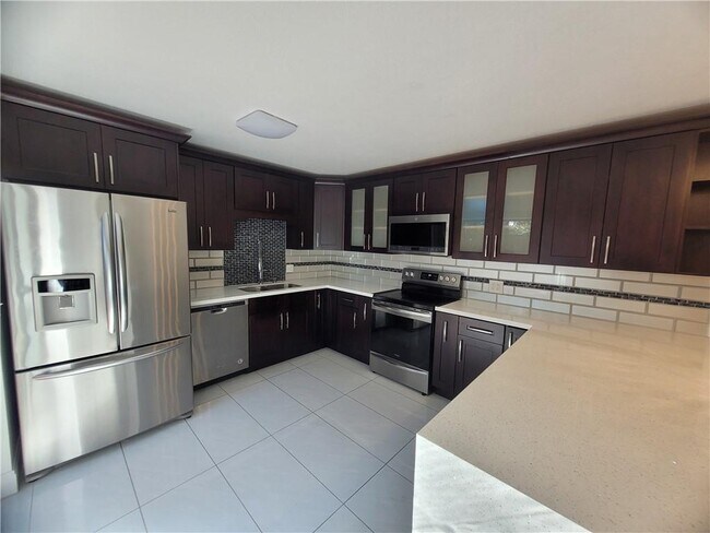 Building Photo - 2540 Camelot Ct
