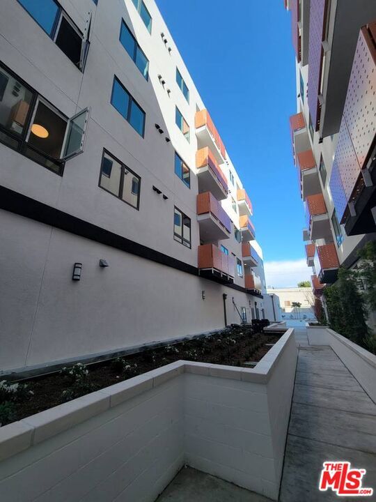 Foto del edificio - 5300 Crenshaw Blvd