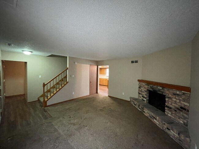 Foto del edificio - Home For Rent By Capital Property Management