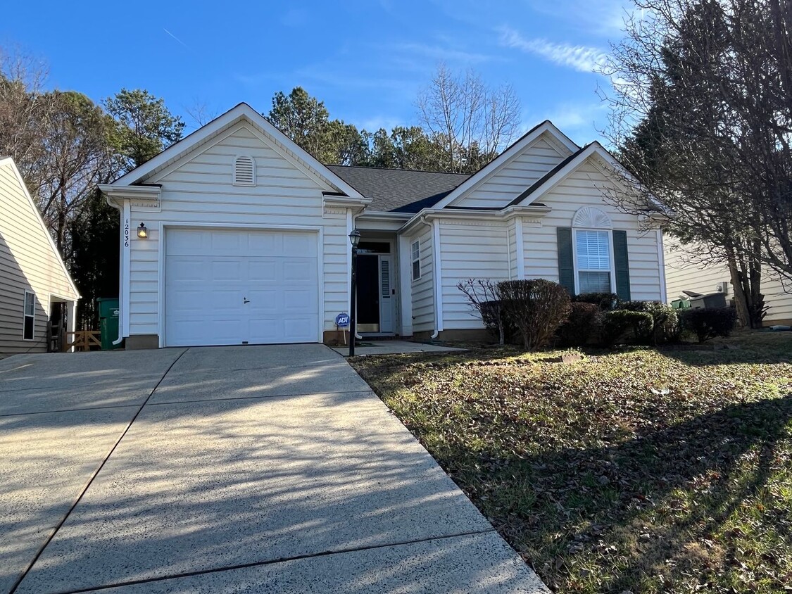 Foto principal - 3 Bed Ranch in North Charlotte