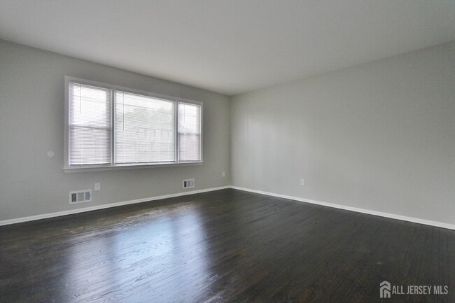 Foto del edificio - 516 Hamilton Blvd