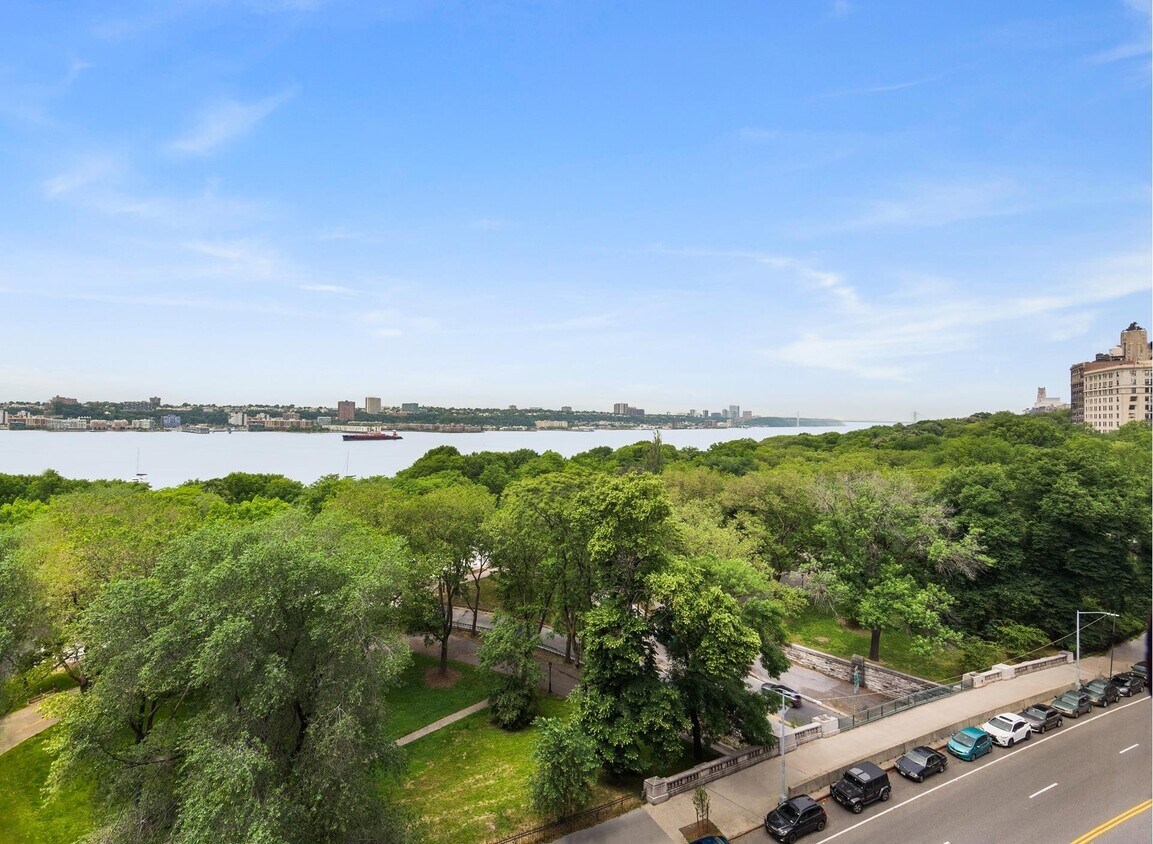Foto principal - 230 Riverside Dr