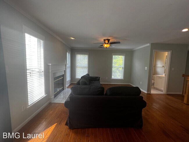 Foto del edificio - 2 br, 2.5 bath House - 1083 Hillside Lake Ter