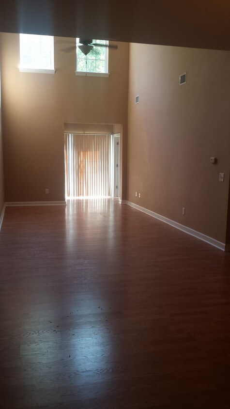 Foto del edificio - 1036 Fairway Ln