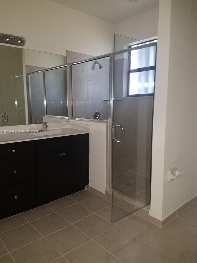 Foto del edificio - 3741 SE 1st St