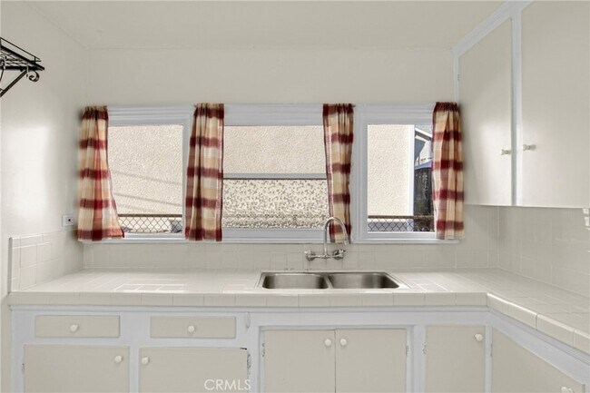 Foto del edificio - 959 W 17th St