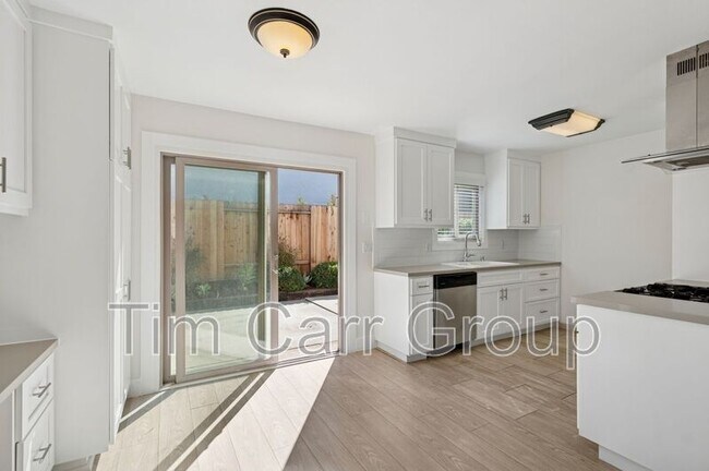 Foto del edificio - 2048 Garden Ln