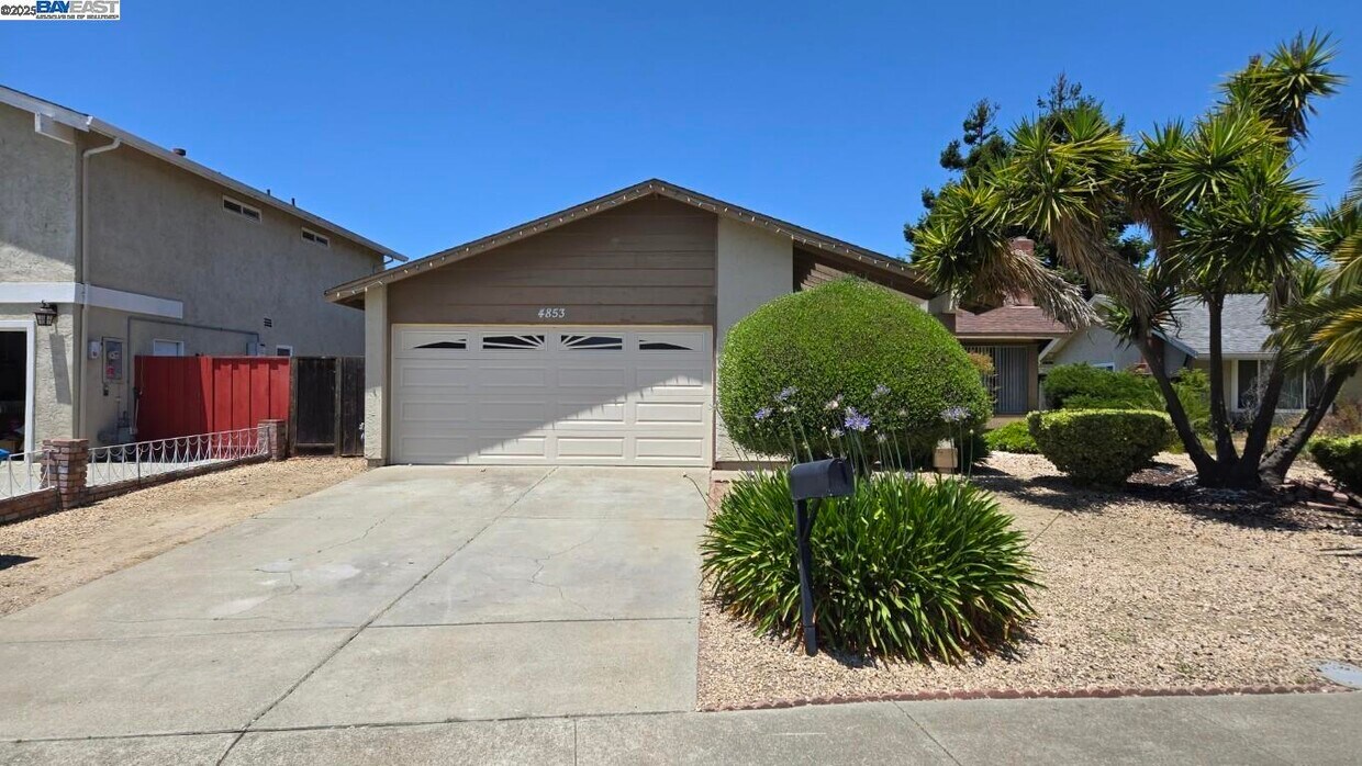 Foto principal - 4853 Sally Ct