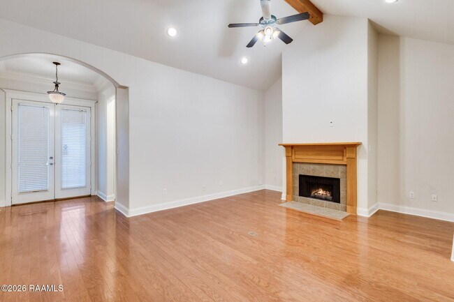 Building Photo - 200 W Brentwood Blvd