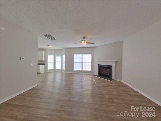 Building Photo - 2118 Taras Trace Dr