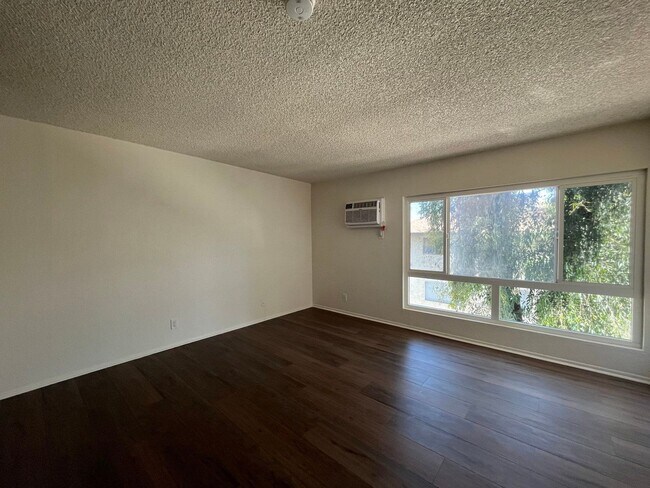 Building Photo - 9010 Tobias Ave