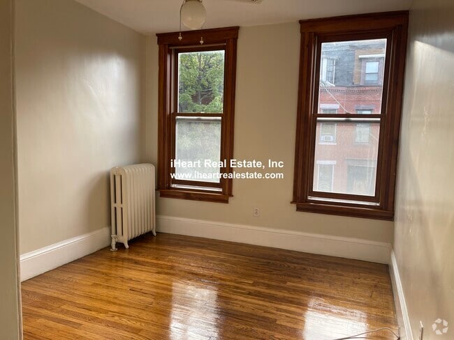 Building Photo - 338 K St