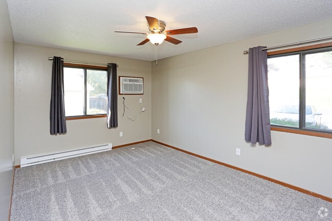 Bedroom - Woodland Place Apartments