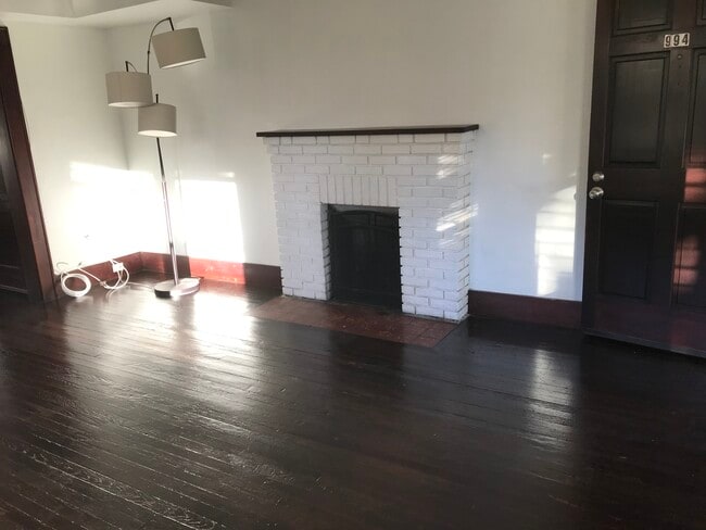 Building Photo - 994 Druid Rd E