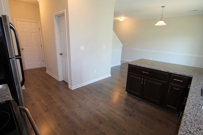 Building Photo - 3BD/2.5BTH Townhome North Western School District