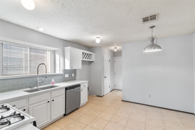 Foto del edificio - 934 Holly Hall Dr