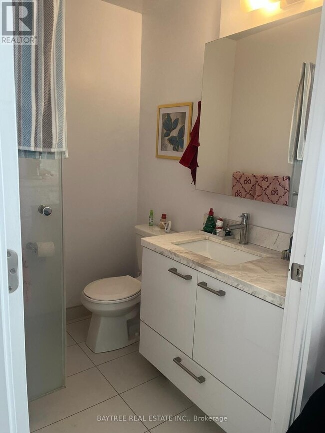 Building Photo - 2221 Yonge St