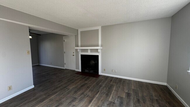 Building Photo - 4605 Grandview Ct