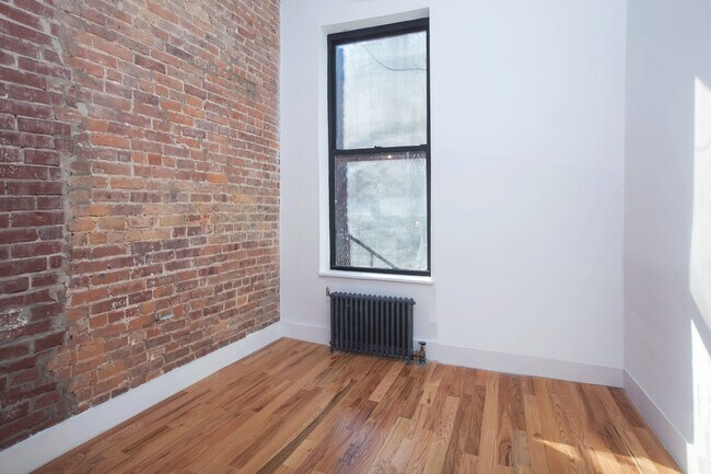 Building Photo - 454 E 138th St