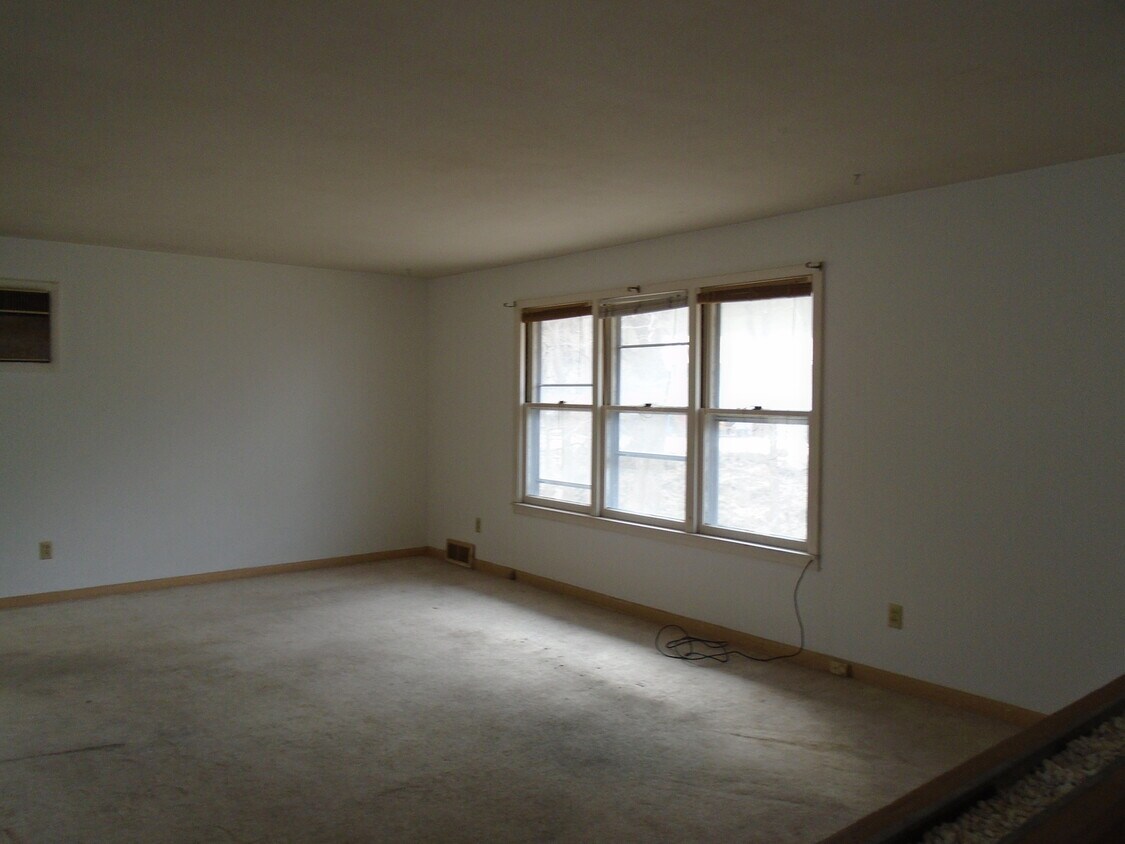 Foto del edificio - 2441 Anderson Ave