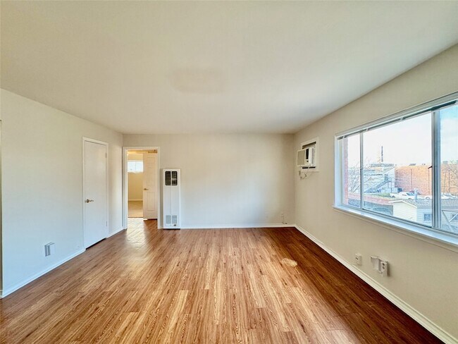 Foto del edificio - 5717 McCommas Blvd