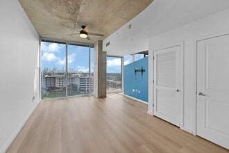 Building Photo - 5925 Almeda Rd