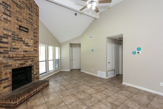 Foto del edificio - 6328 Canyon Cir