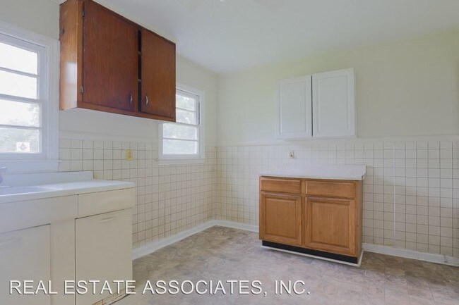 Foto del edificio - 3 br, 1.5 bath House - 217 Cook Road