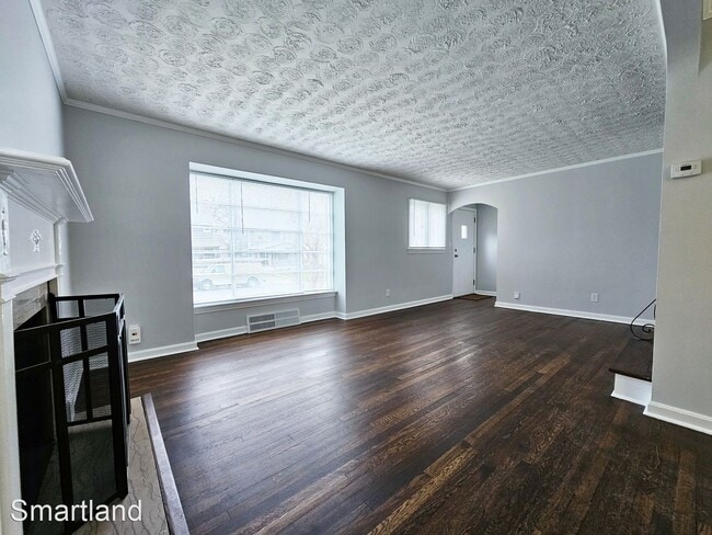 Building Photo - 3 br, 1.5 bath House - 1075 Pembrook Rd