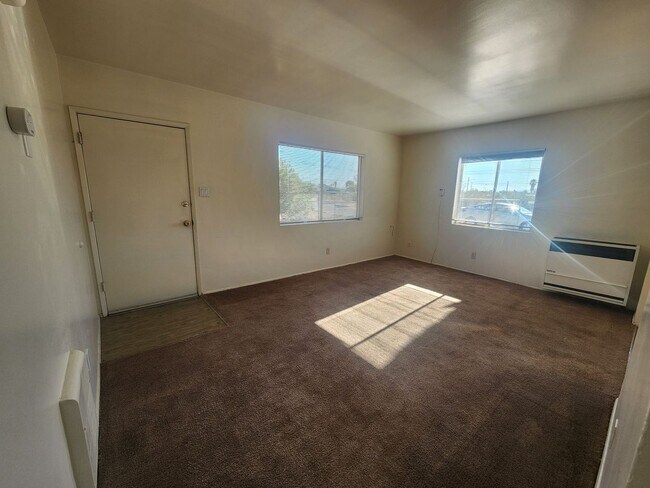 Foto del edificio - 6212 Abronia Ave