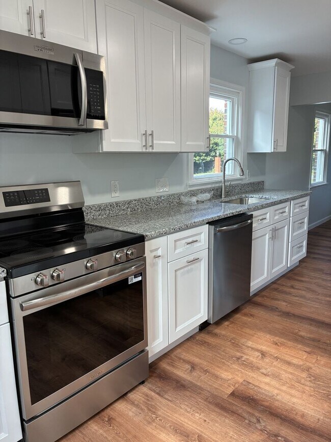 Foto del edificio - Two Full Living Areas — One Incredible Hom...