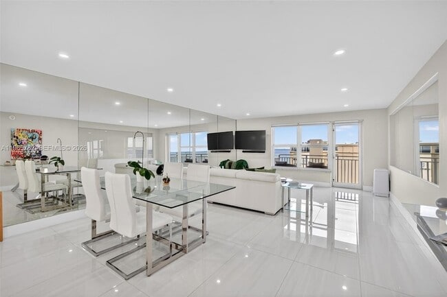 Building Photo - 3000 E Sunrise Blvd