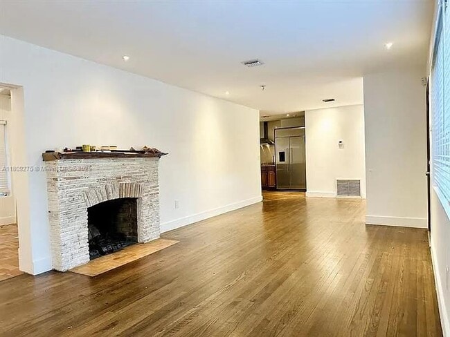 Foto del edificio - 400 NE 86th St