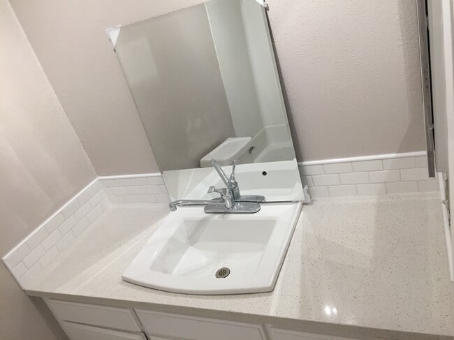 Building Photo - 18530 Hatteras St