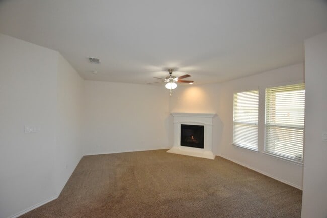 Building Photo - 2425 Clay Creek Ln