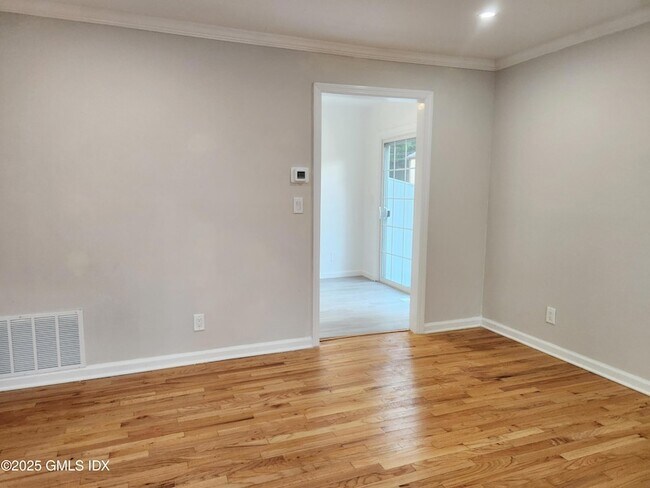 Building Photo - 86 Cos Cob Ave