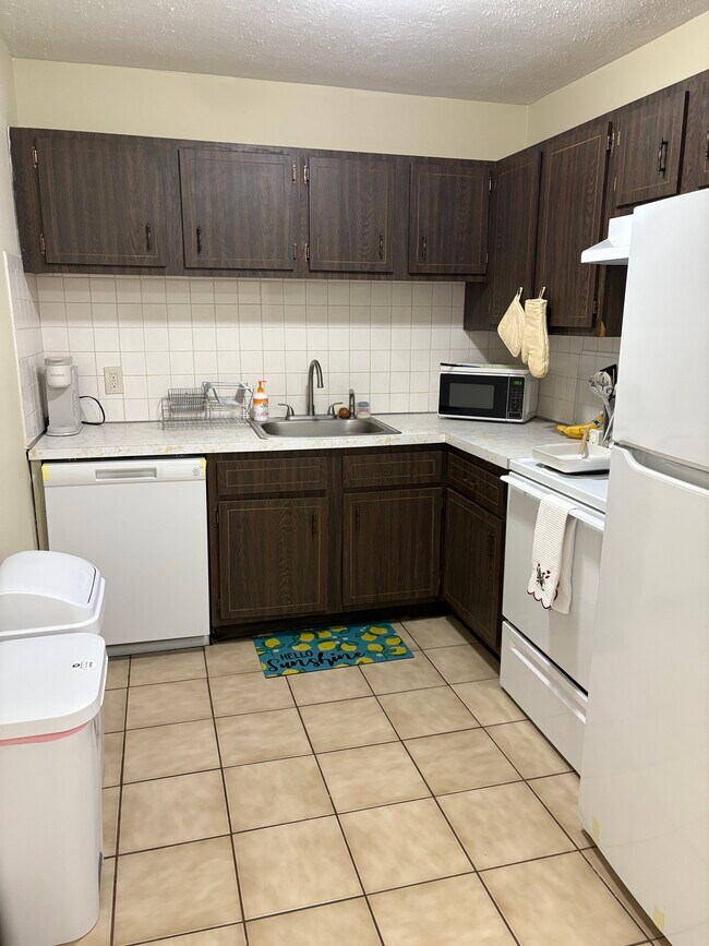 Foto del edificio - 65 Mayflower Ave