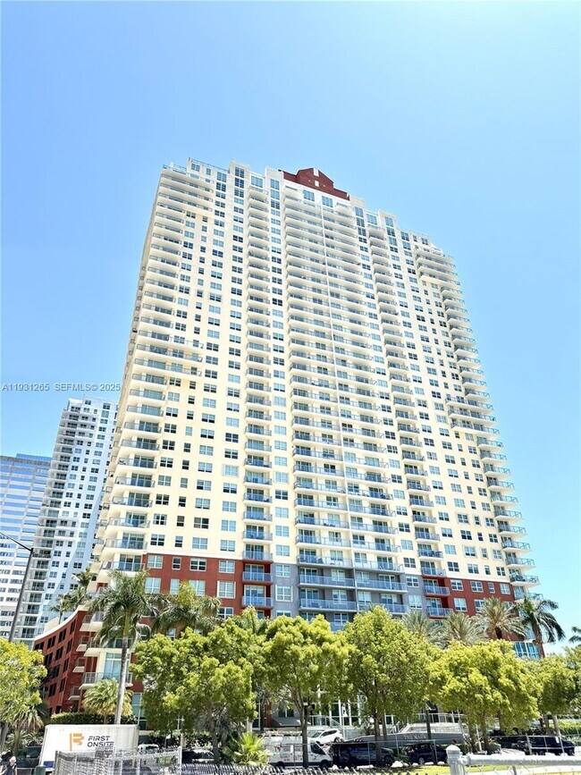 Foto del edificio - 1155 Brickell Bay Dr