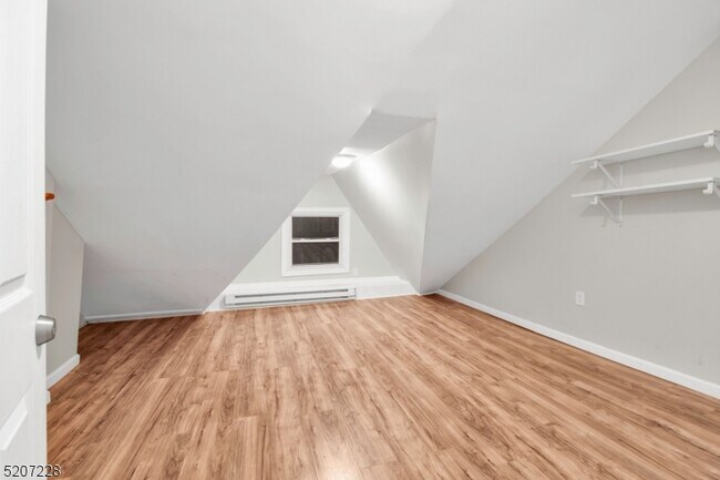 Building Photo - 114 Putnam St