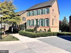 Building Photo - 376 Parkview Ave