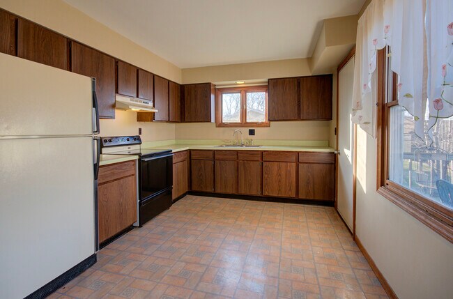 Building Photo - 507 Oakview Ave
